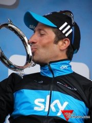 16 Juan Antonio Flecha sul podio